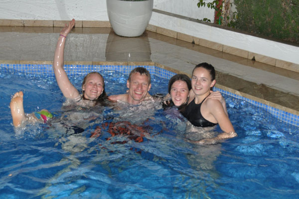 19_04_23_Nerja_pool